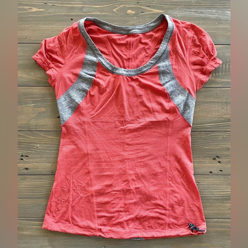 Lululemon workout shirt. Great condition. Size 6.